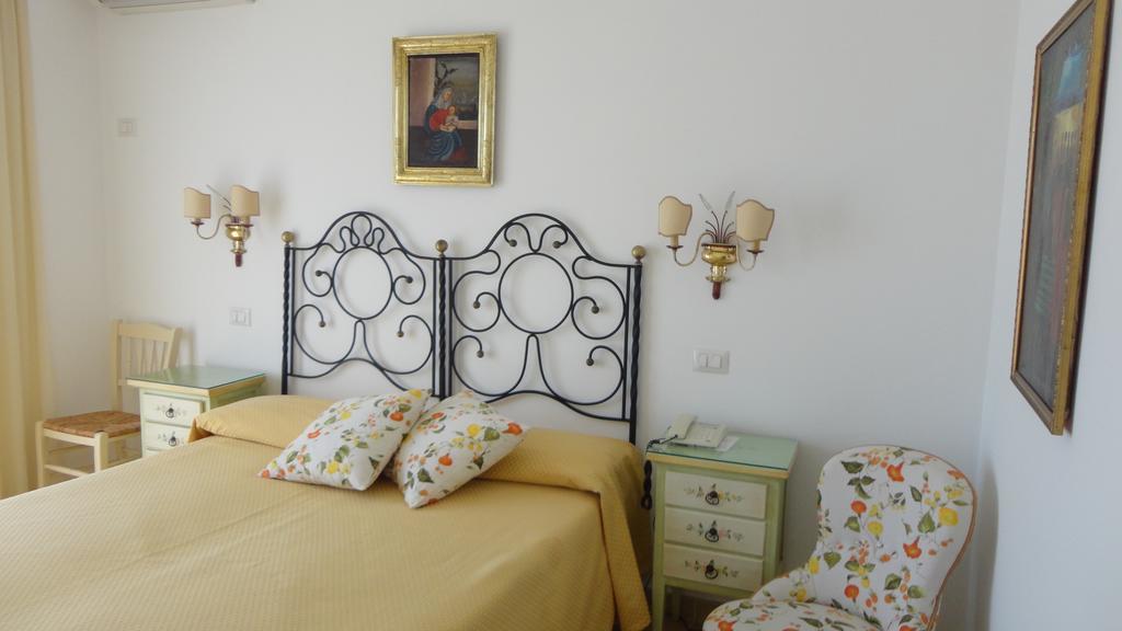 Hotel Villa Mora Giardini-Naxos Buitenkant foto
