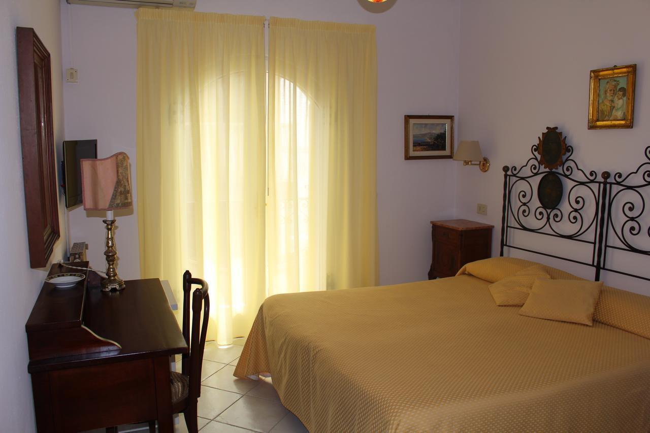 Hotel Villa Mora Giardini-Naxos Buitenkant foto