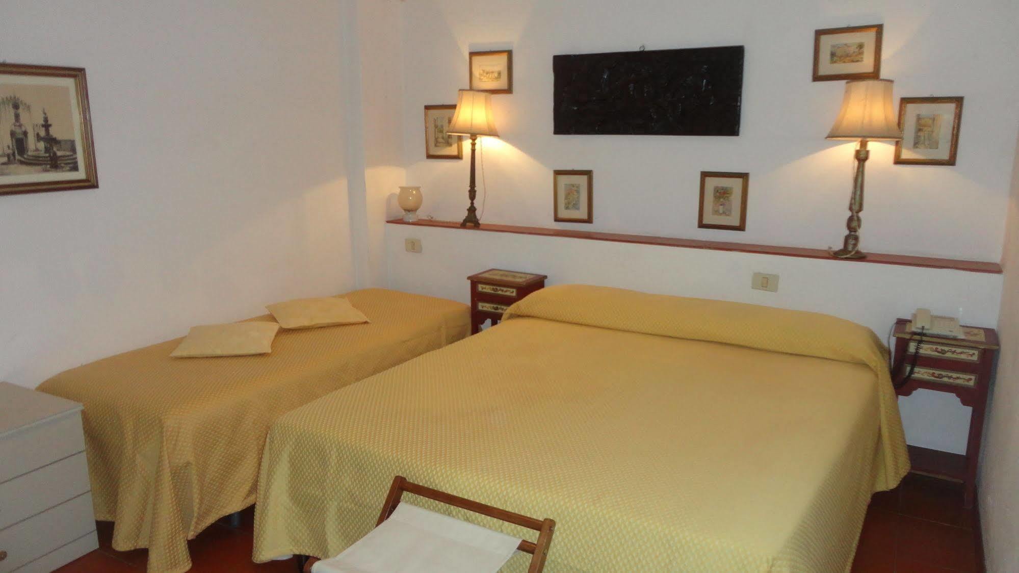 Hotel Villa Mora Giardini-Naxos Buitenkant foto