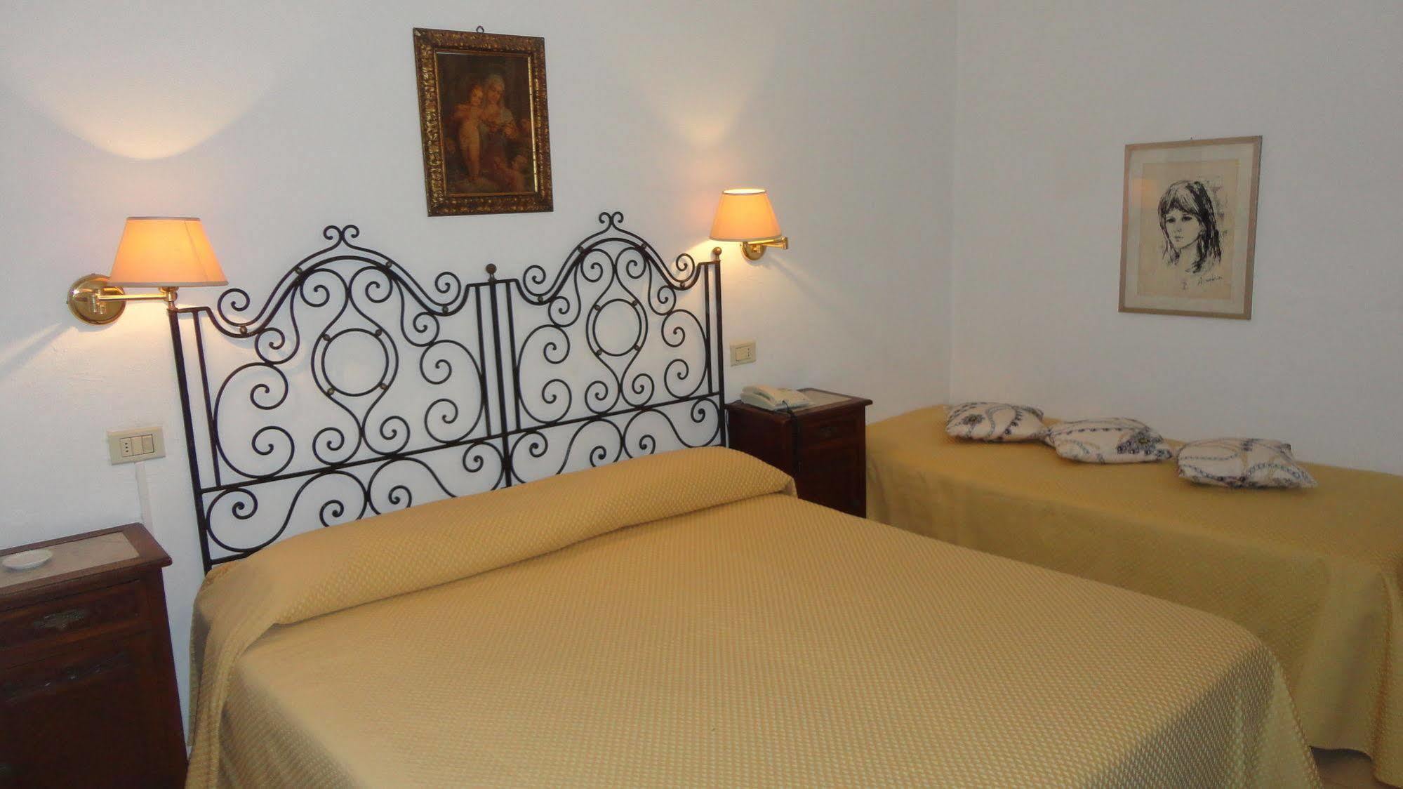 Hotel Villa Mora Giardini-Naxos Buitenkant foto