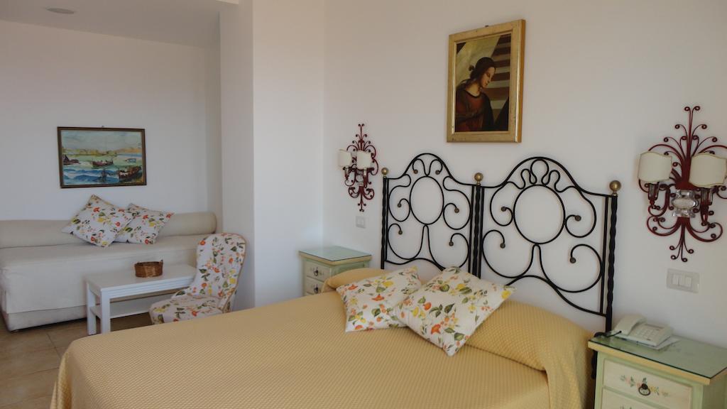Hotel Villa Mora Giardini-Naxos Kamer foto
